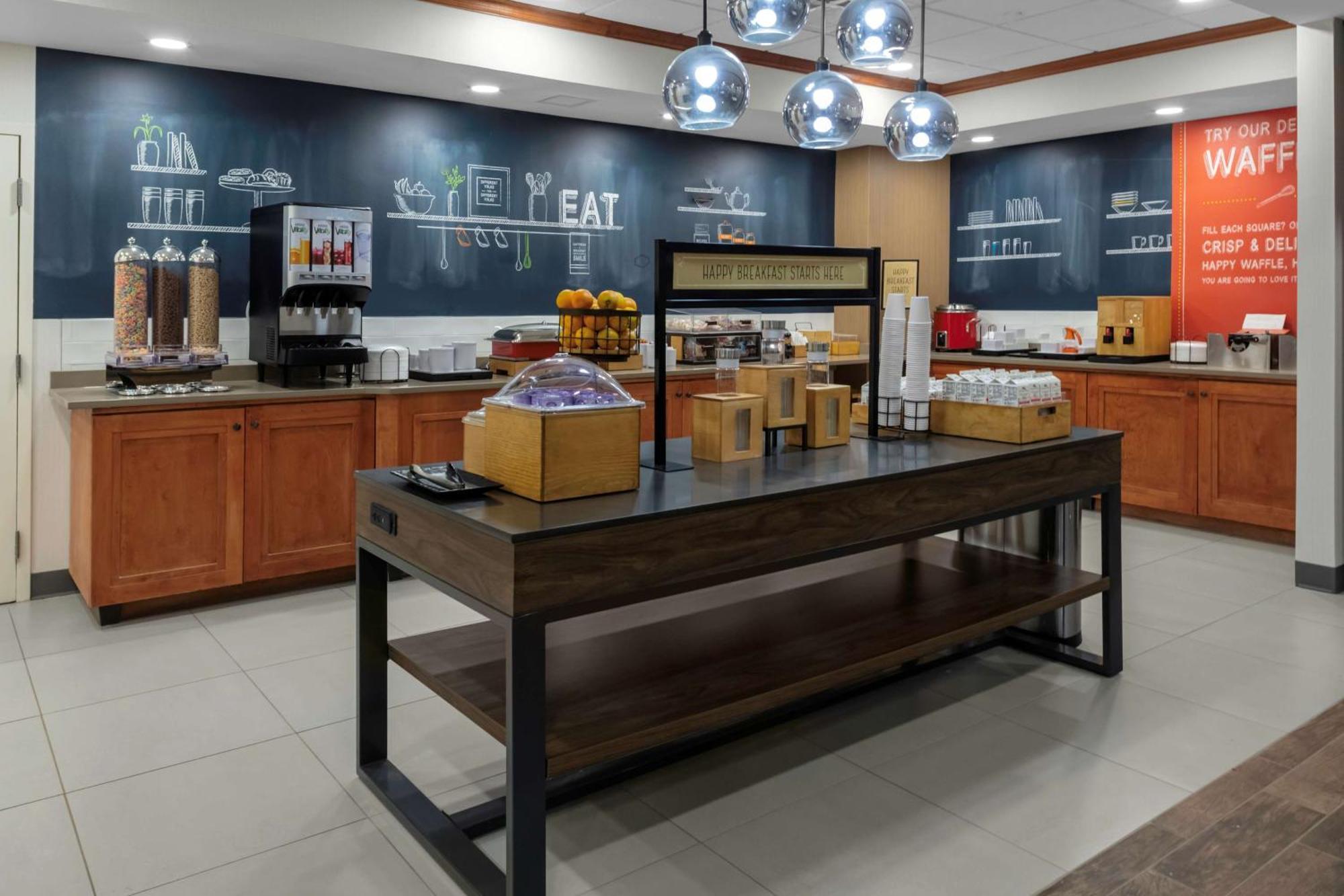 Hampton Inn Gretna - Smith Mountain Lake Экстерьер фото