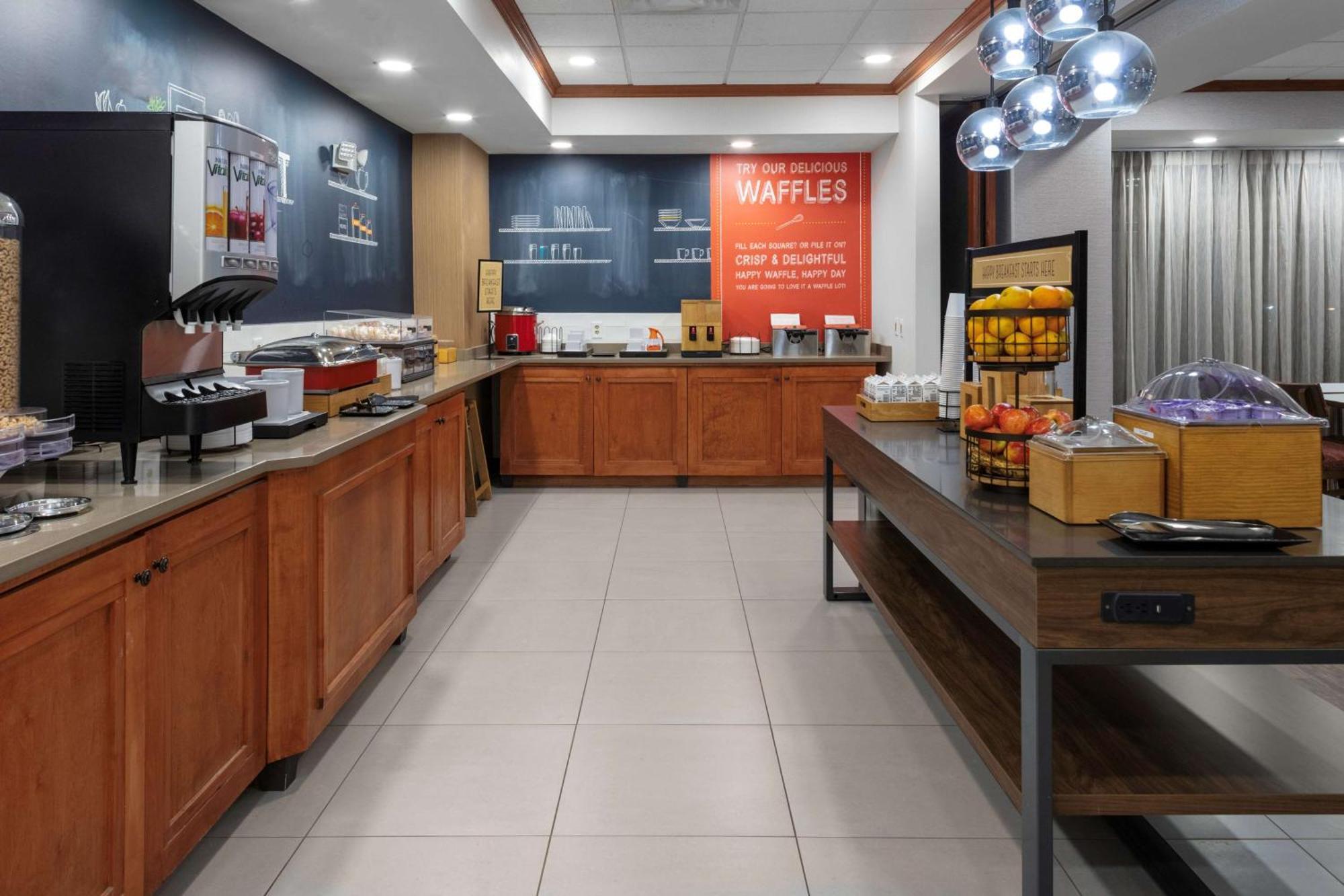 Hampton Inn Gretna - Smith Mountain Lake Экстерьер фото