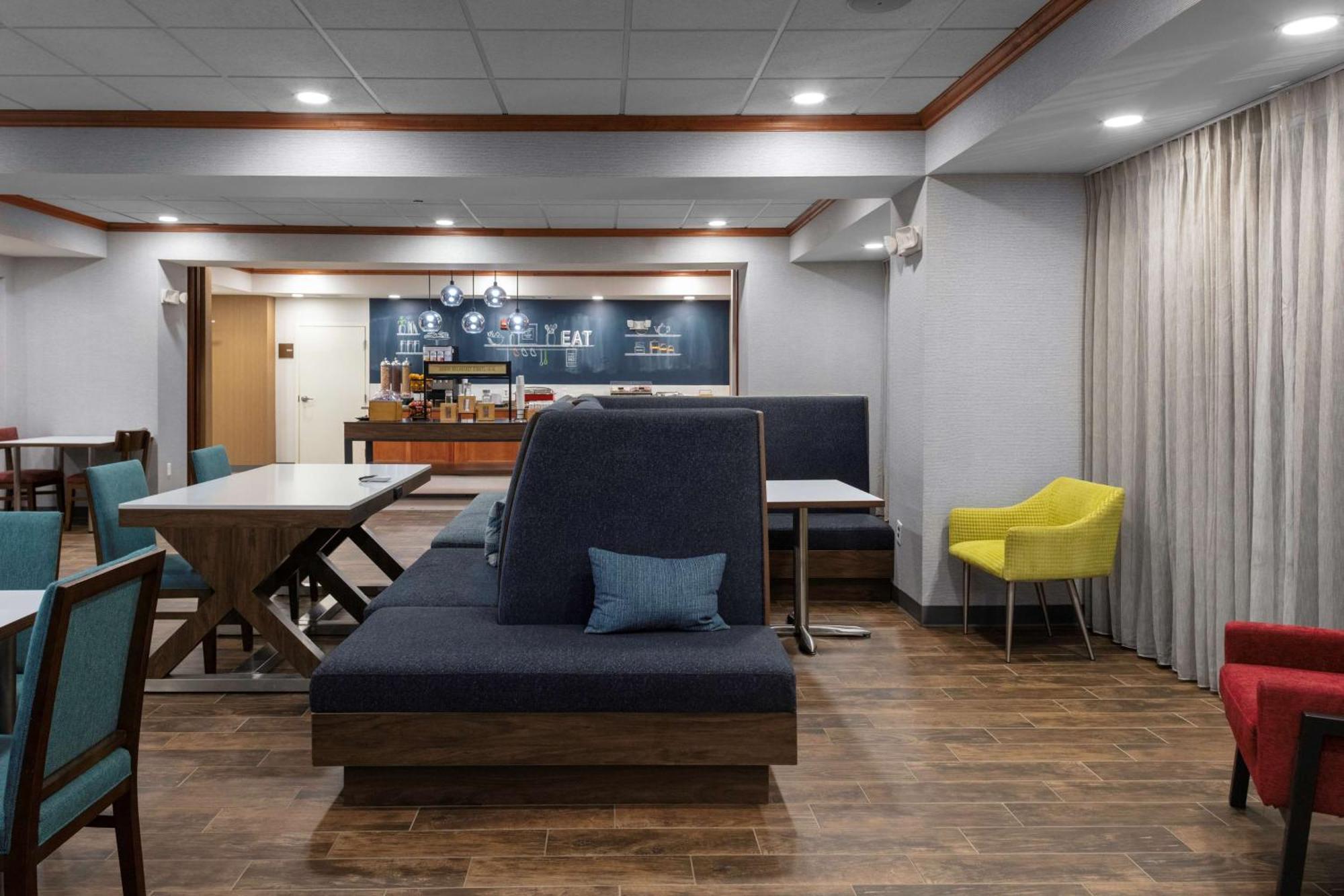 Hampton Inn Gretna - Smith Mountain Lake Экстерьер фото