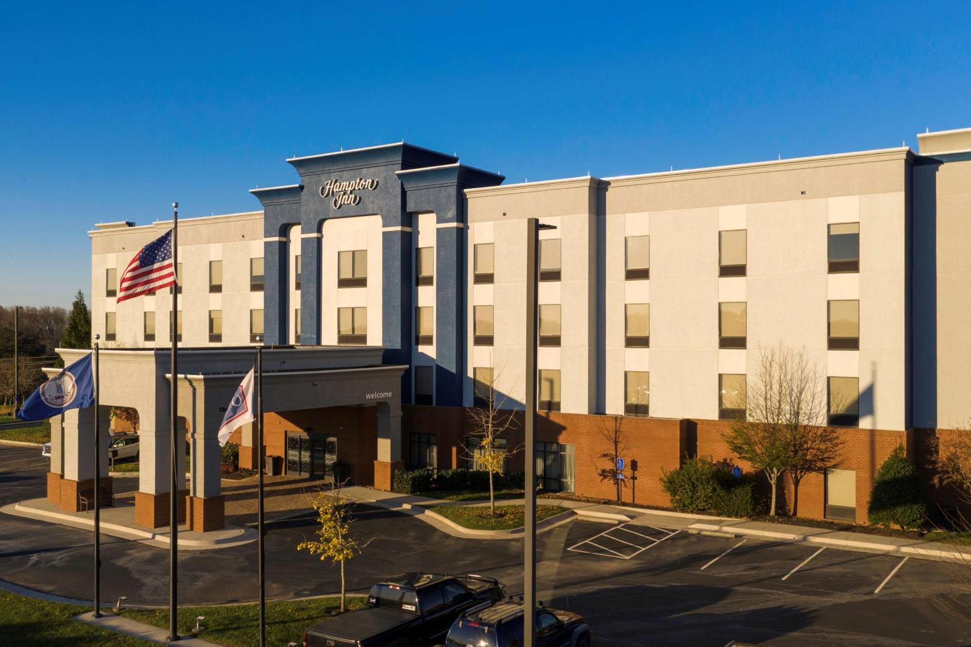 Hampton Inn Gretna - Smith Mountain Lake Экстерьер фото